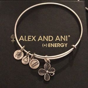 Four leaf clover bracelet